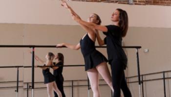 two ballet dancers practicing