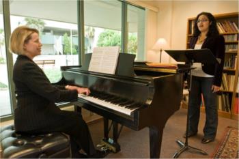 piano lesson with two women