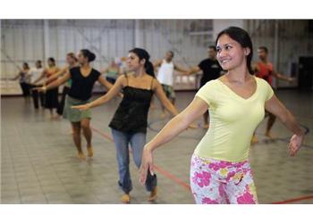 group of people participating in a dance class