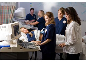 nursing students with simulation patient