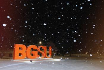 bgsu sign in the snow at night