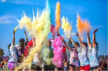 students with colorful smoke celebration with 'AP Austin Peay State University'