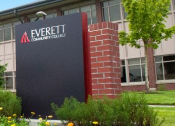 'everett community college' sign with flowers